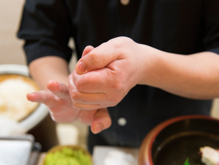 Experience Japanese culture! Sushi making experience